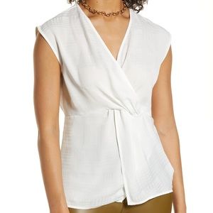 NWT Halogen Women’s Sleeveless Twist Front Top. Size X-Small.